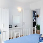 Asteri Near Old Town: Top Views, 2 Balconies Apartment